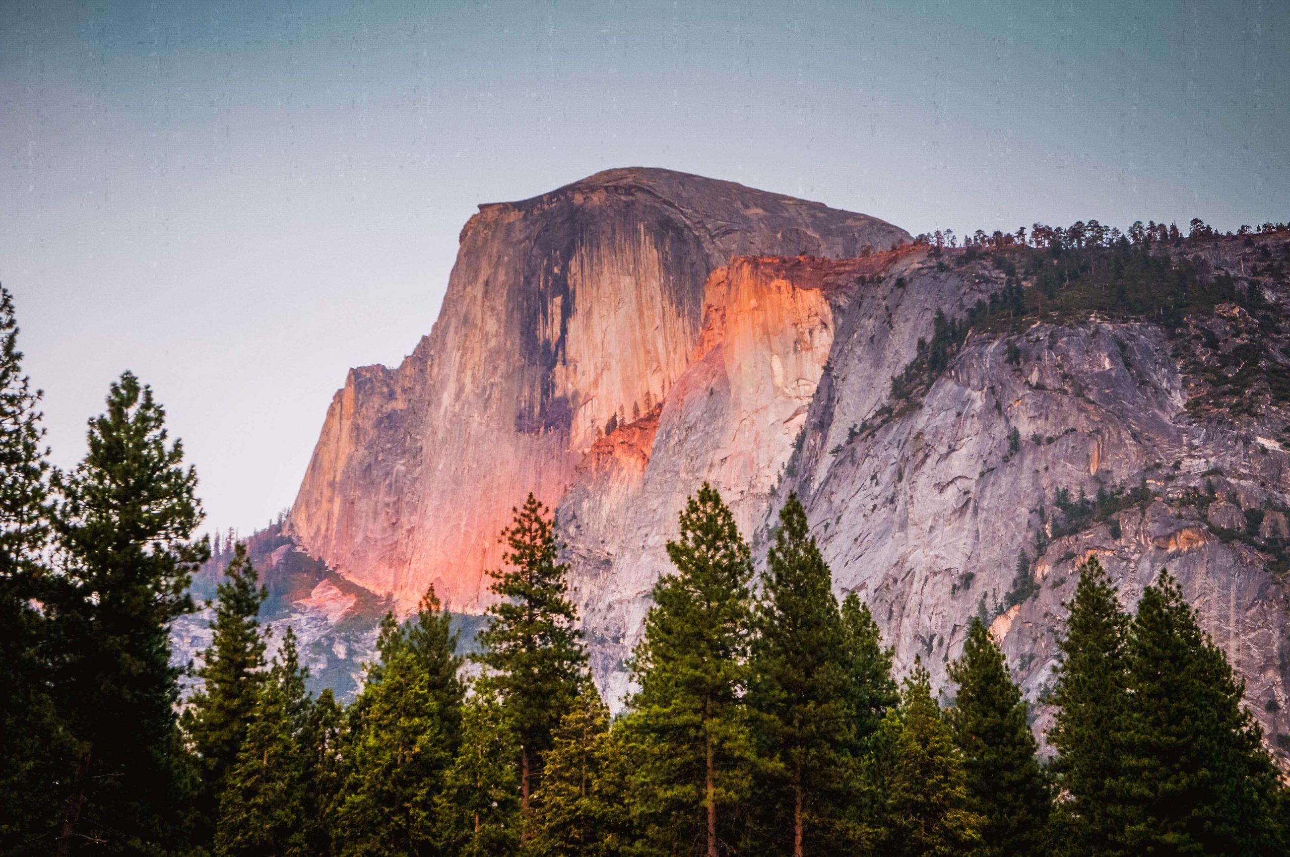 Is there a fee to enter Yosemite National Park?