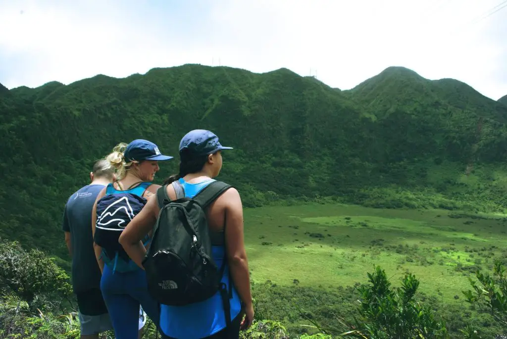 hikers enjoying view of Honolulu trail