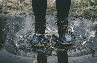 How Do I Keep My Feet Dry While Hiking in the Rain?