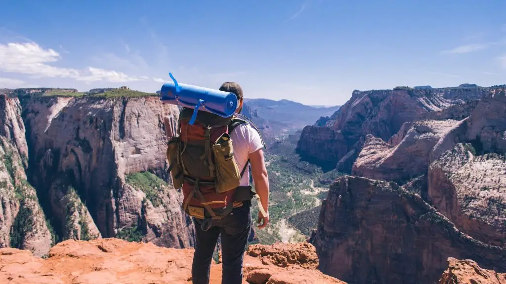 Hiker at Observation Point overlooking canyon